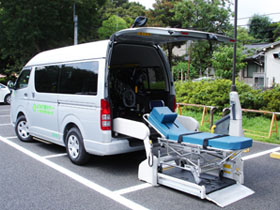 よつば介護タクシーの介護車両